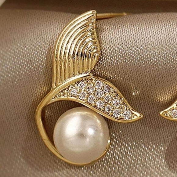 MERMAID Gold Faux Pearl Stud Earrings - Picture 3 of 4